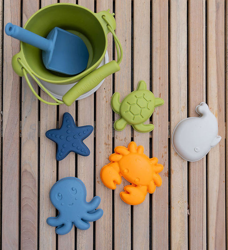 Set de jouets pour le sable pour activités plein air enfant. Idéal pour une journée à plage ou au bac à sable avec bébé. Amusant, coloré, pratique. Animaux de la mer. 