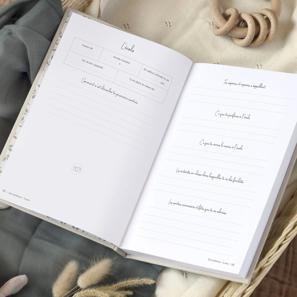 Pages à compléter avec souvenirs, anecdotes et premières fois de l’enfant à l'école