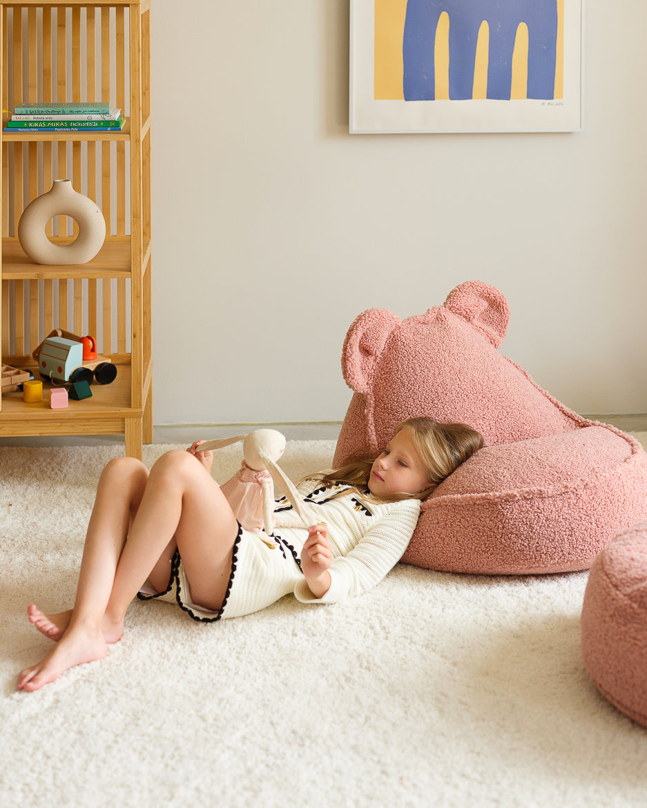 Fauteuil enfant rose moelleux, idéal pour une chambre cosy. Fauteuil nounours rose pour chambre bébé et enfant. 