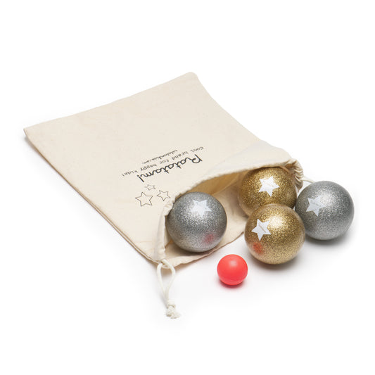 Jeu de pétanque pour enfants : un pochon en coton blanc cordon blanc , 4 boules en plastique brillantes et 1 cochonnet fluo facile à repérer. Premier jeu de pétanque, idéal dès 3 ans.