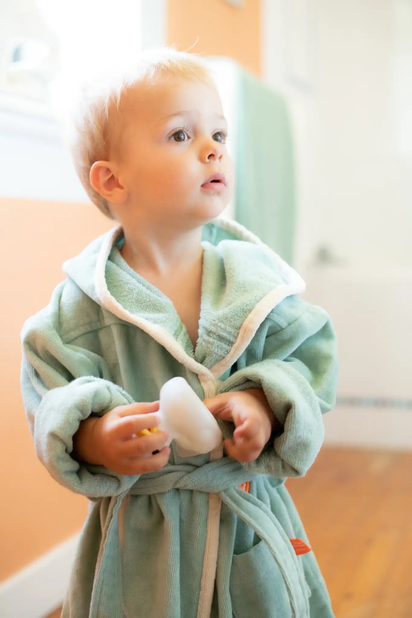 Peignoir bébé personnalisé 2 ans, en éponge velours Oeko-Tex, brodé en France