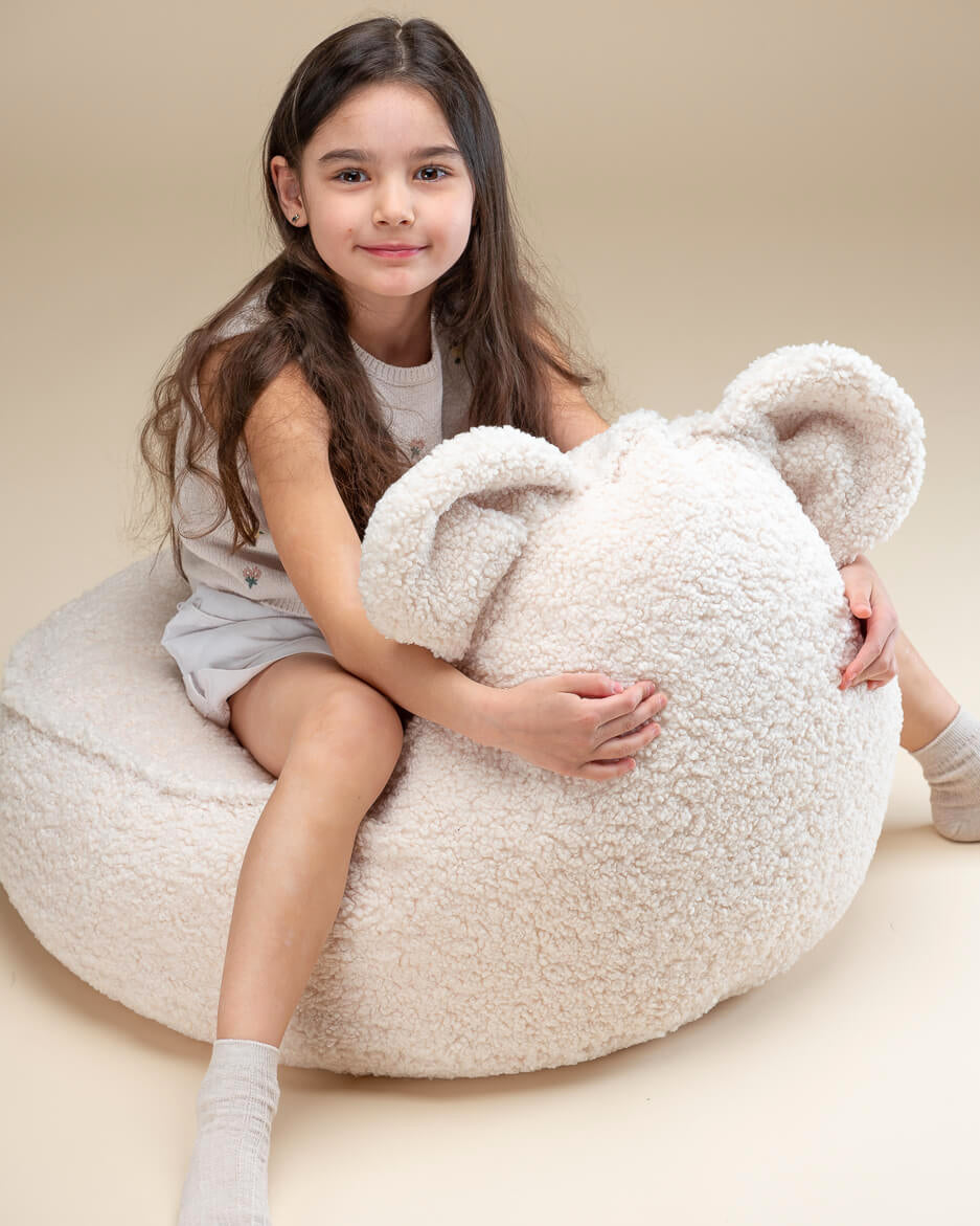 Pouf chambre bébé en tissu peluche Wigiwama, idéal pour un espace cocooning