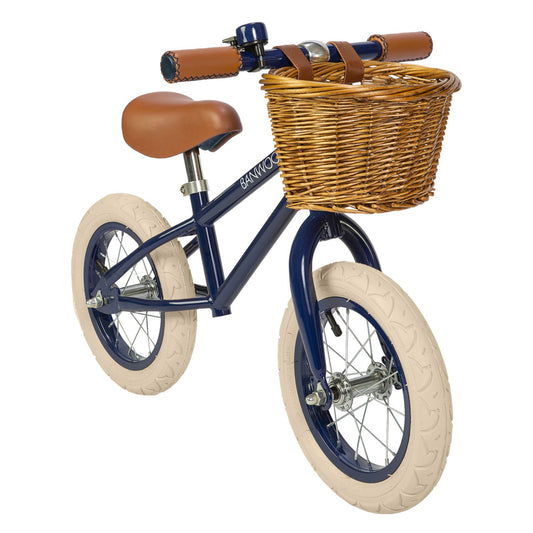 Idée cadeau enfant 3 ans. Vélo d'équilibre Banwood, bleu navy. Avec accessoire panier et sonnette. Style rétro vintage.