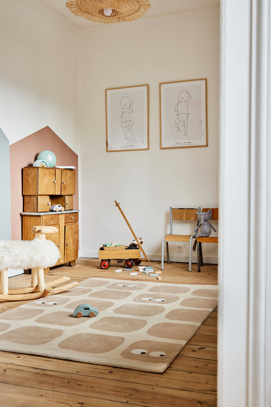 Inspiration décoration naturelle et neutre pour chambre enfant. Tapis doux en coton, motifs amusants et délicats. Bleuu-studio.