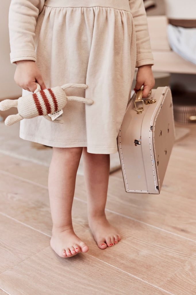 Valisette décorative en carton pour chambre d'enfant. Solution de rangement idéale pour les jouets, chambre d'enfant.